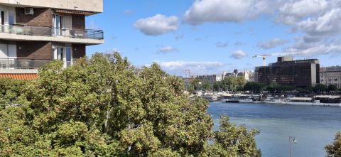 Eladó Lakás 1013 Budapest 1. kerület , 1. kerületben Gellérthegyre és Dunai kilátással lakás eladó.