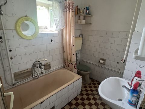 Eladó Ház 8132 Lepsény Fő úton