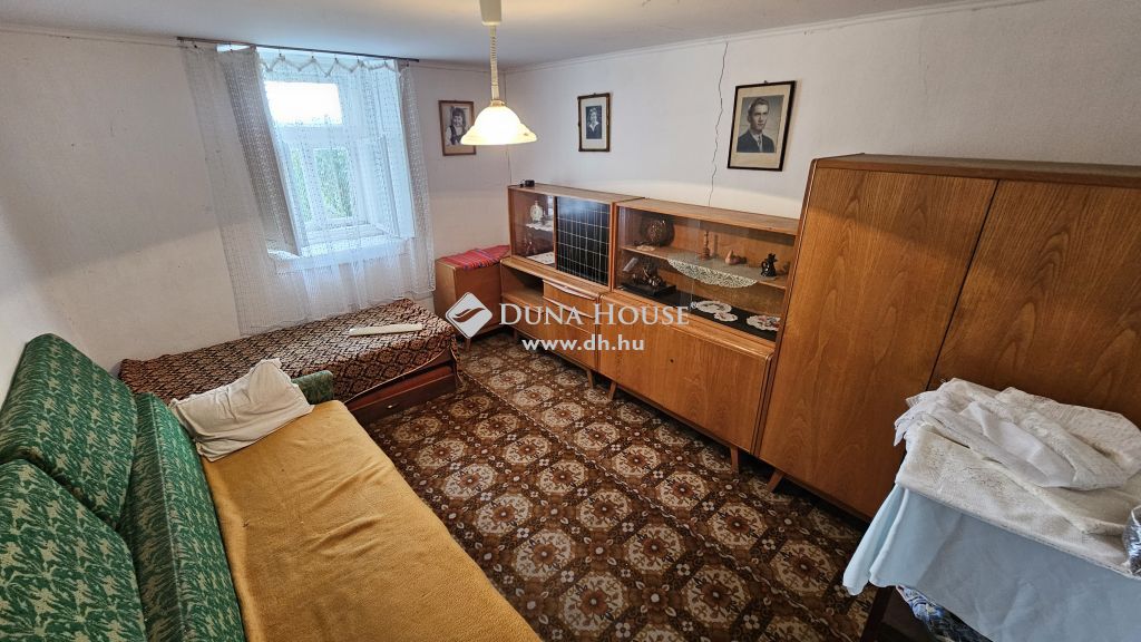 7020 Dunaföldvár , Csendes, természet közeli utcában — 1/8