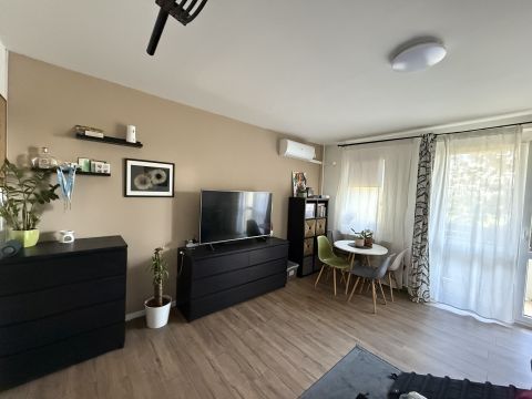 Eladó Lakás 8105 Pétfürdő , Csendes Környék