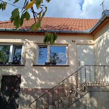 Eladó Ház 7621 Pécs 7634 Pécs, Fő u.-tól 100 méterre