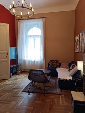 Eladó Lakás 1074 Budapest 7. kerület , Sétálóutcára néző, felújított 