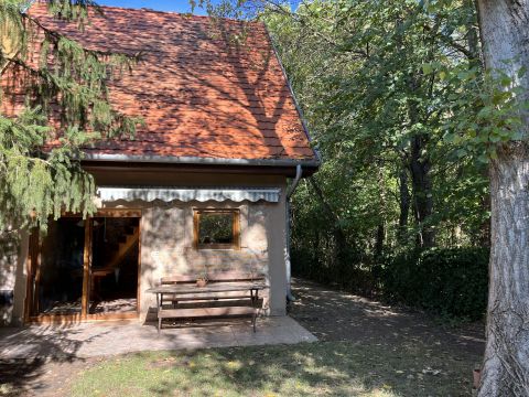 Eladó Ház 2484 Gárdony Erdőszéli házikó a Velencei-tónál! 