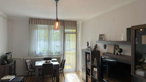 Eladó Lakás 6000 Kecskemét , 2 szobás, erkélyes, felújított lakás