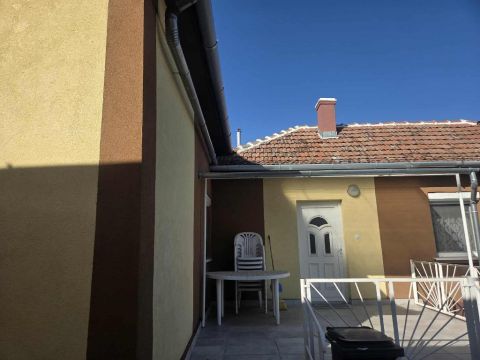 Eladó Ház 5052 Újszász 5052 Újszász, Csendes,központi