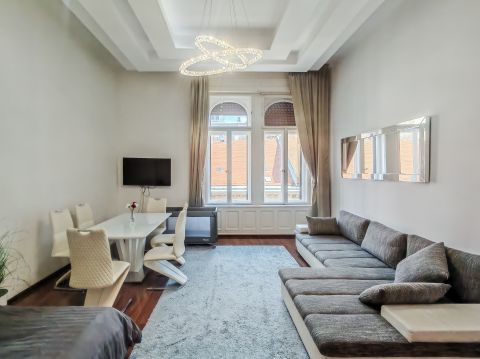 Eladó Lakás 1051 Budapest 5. kerület , KILÁTÁSSAL a Bazilika tornyaira - Sas utca