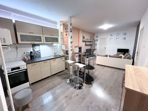 Eladó Lakás 1203 Budapest 20. kerület Helsinki úton, azonnal költözhető, 2 szobás magasföldszinti 
