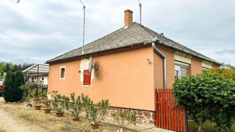 Eladó Ház 9094 Tápszentmiklós , 9094 Tápszentmiklós, Csendes