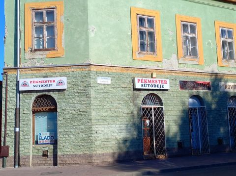 Eladó Üzlethelyiség 3000 Hatvan 