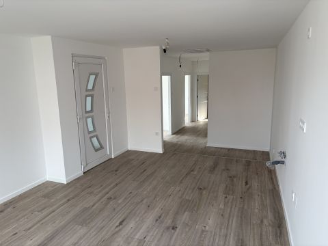 Eladó Lakás 2500 Esztergom 