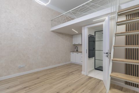 Eladó Lakás 1082 Budapest 8. kerület a Corvin Plaza mögött modern galériás garzon