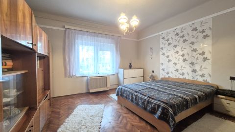 Eladó Ház 6050 Lajosmizse Lajosmizsén központi elhelyezkedésű kétrendbeli ház!