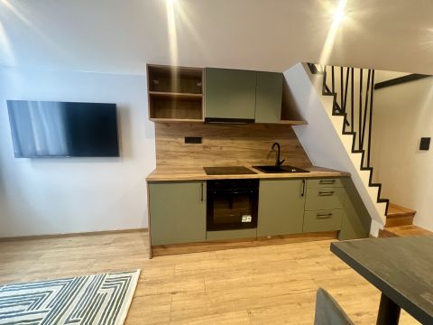 Eladó Lakás 1067 Budapest 6. kerület Eifffel térnél frissen felújított, berendezett lakás