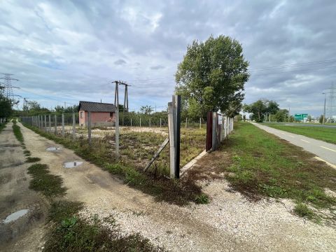 Eladó Telek 9028 Győr , Ipari park mellett telek kis "faházzal" kiadó