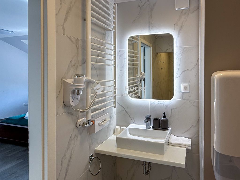 7622 Pécs — 1/22