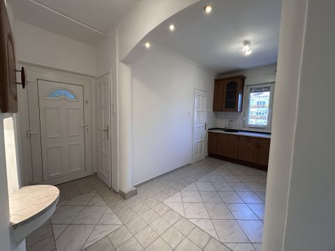 Eladó Lakás 6500 Baja , Belváros szívében eladó lakás, saját önálló garázzsal