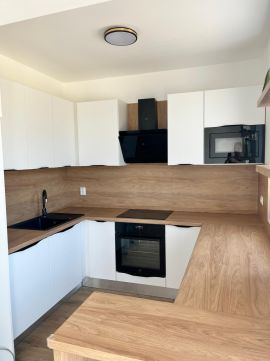 Eladó Ház 8372 Cserszegtomaj Csendes kertvárosi utcában, újépítésű ikerfél