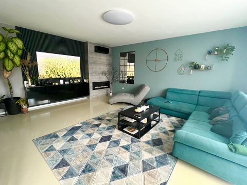 Eladó Ház 8000 Székesfehérvár , Harmatosvölgyben, medencés ház