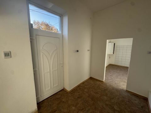 Eladó Lakás 1202 Budapest 20. kerület , Központhoz közel