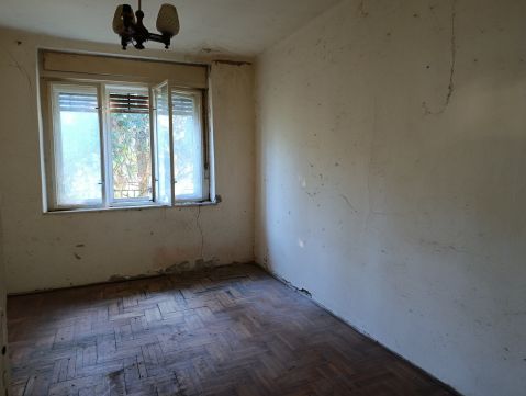 Eladó Ház 2114 Valkó Valkó Fő út közelében