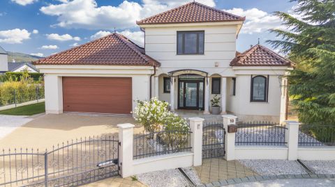 Eladó Ház 2093 Budajenő 