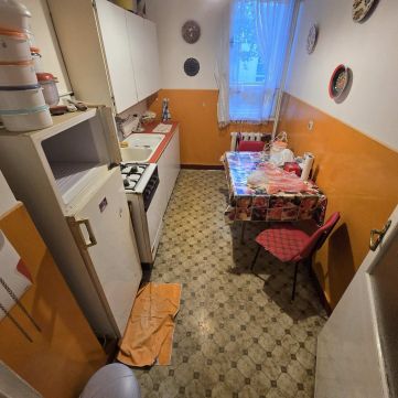 Eladó Lakás 6000 Kecskemét ELADÓ 2+Fél SZOBÁS LAKÁS AZ ÁRPÁD KRT-ON