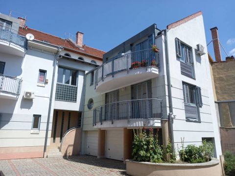 Kiadó Lakás 7621 Pécs ,  ===Irodának is kiváló Mária utcai lakás kiadó===