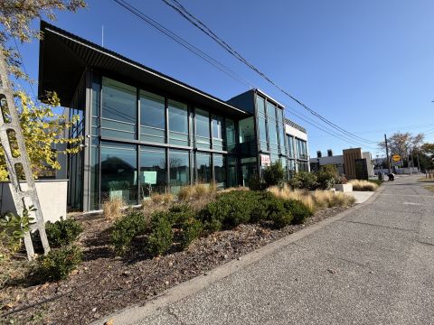 Eladó Irodaépület 2315 Szigethalom 