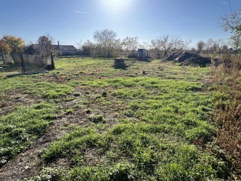 Eladó Telek 7000 Sárbogárd Csendes részen