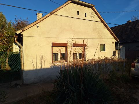 Eladó Ház 6528 Bátmonostor csendes utcájában