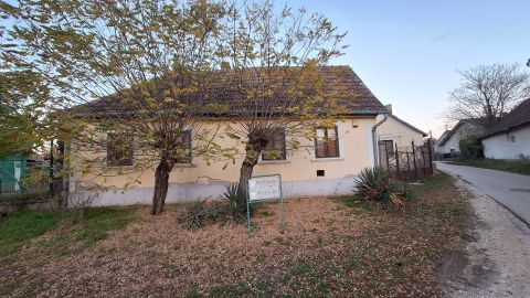 Eladó Ház 7013 Cece Csendes környéken