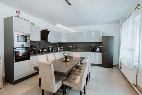 Kiadó Ház 2100 Gödöllő 