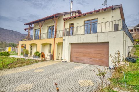 Eladó Ház 2098 Pilisszentkereszt Természet védelmi övezet mellett örök panorámás családi ház