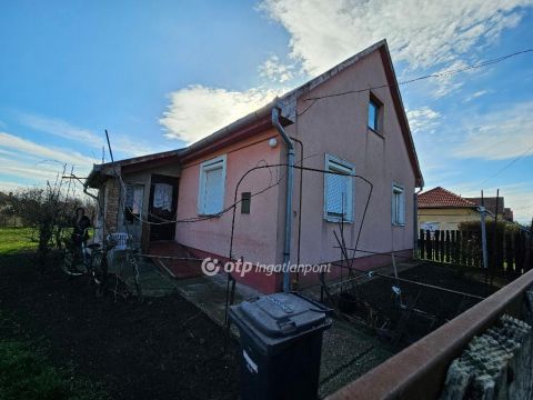 Eladó Ház 5430 Tiszaföldvár , 5430 Tiszaföldvár, csendes