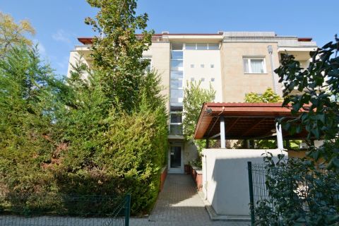 Kiadó Lakás 6000 Kecskemét , Arborétum lakóparkban 2. emeleti, nappali + 2 szobás KIADÓ