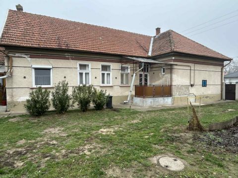 Eladó Ház 2737 Ceglédbercel , Iskolához közel