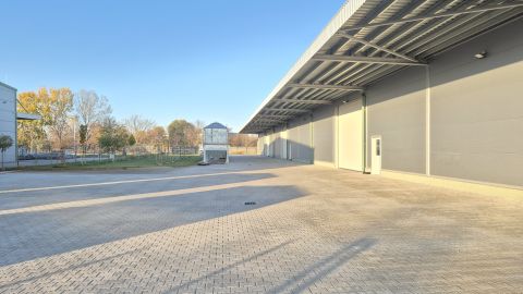 Kiadó Ipari 6000 Kecskemét , 3385nm ipari csarnok, 240 nm irodablokkal kiadó