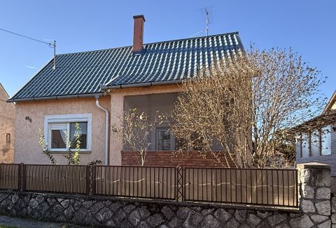 Eladó Ház 9011 Győr , Győrszentiváni nappali + 2 szobás családi ház eladó