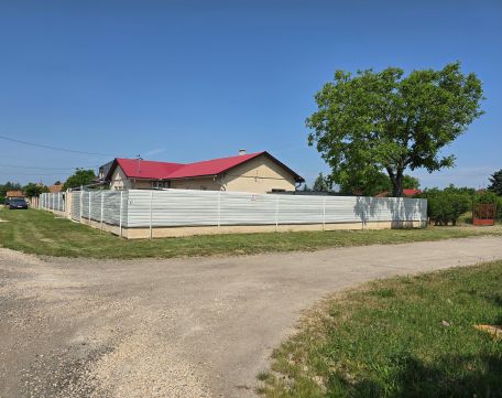 Eladó Ház 2451 Ercsi , EGYSZINTES KÉT LAKÁSSAL