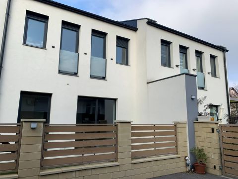 Eladó Ház 2483 Gárdony Gárdony központi mégis csendes részén