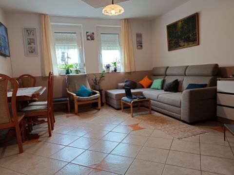 Eladó Ház 2381 Táborfalva , Kiváló ikerház az 5-ös út közelében