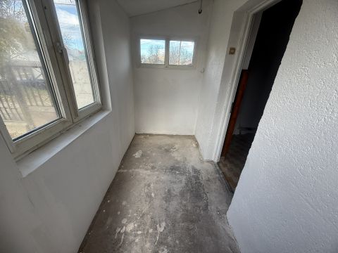 Eladó Ház 8130 Enying Enying csendes utcájában 2 szintes tégla ház 