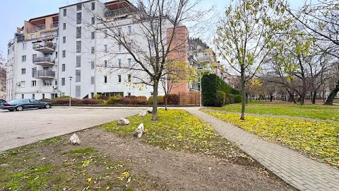 Eladó Lakás 1096 Budapest 9. kerület , METRODOM építésű, liftes házban 1,5 szobás, erkélyes.