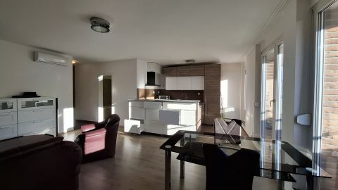 Kiadó Lakás 1139 Budapest 13. kerület , KIADÓ 2 szobás, teraszos lakás a Teve utcában