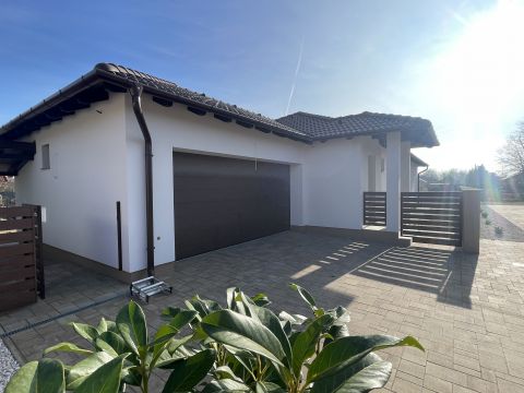 Eladó Ház 6000 Kecskemét , Kadafalván eladó beköltözhető új ház!