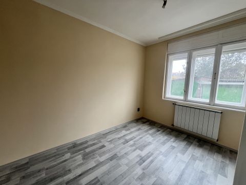 Eladó Lakás 1202 Budapest 20. kerület Felújított kétszobás lakás garázzsal