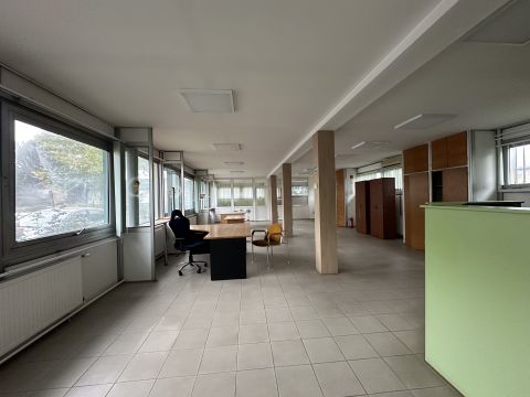 Kiadó Iroda 4400 Nyíregyháza , Prága utca közelében