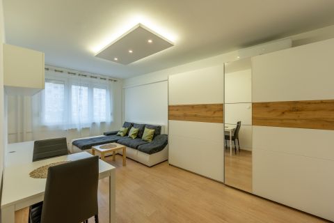 Eladó Lakás 1033 Budapest 3. kerület 