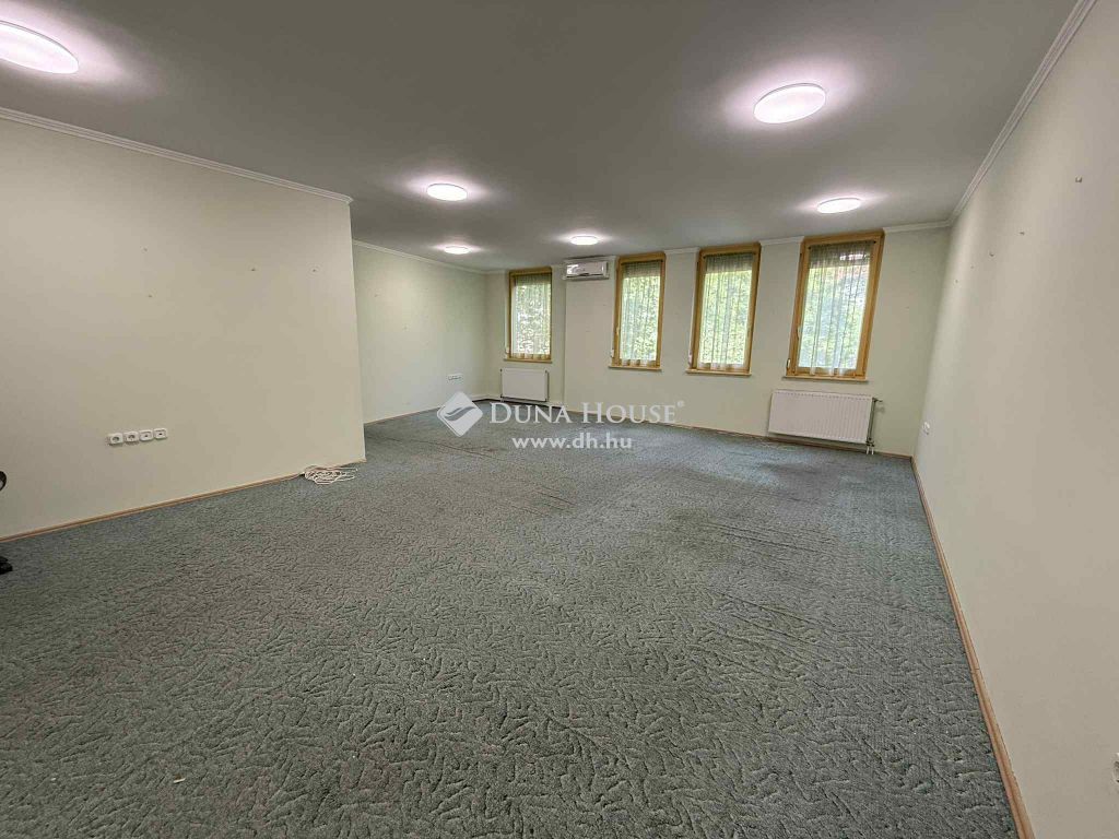 6000 Kecskemét , A BELVÁROSBAN KIADÓ IRODASZOBA – 41 m² — 1/10