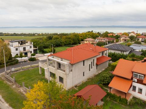 Eladó Ház 8623 Balatonföldvár , Balatonföldvár Rózsadombján csodálatos panorámával!